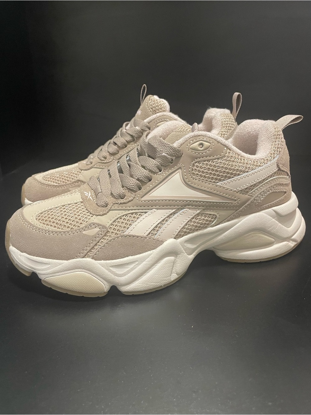 Reebok Charge Women's Taupe and White Sneaker Sz 8.5